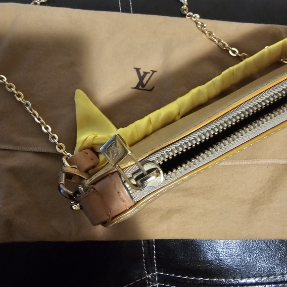 LOUIS VUITTON Monogram Vernis Lexington Accessory Pouch Gold M91010 (painted) - Picture 9 of 16